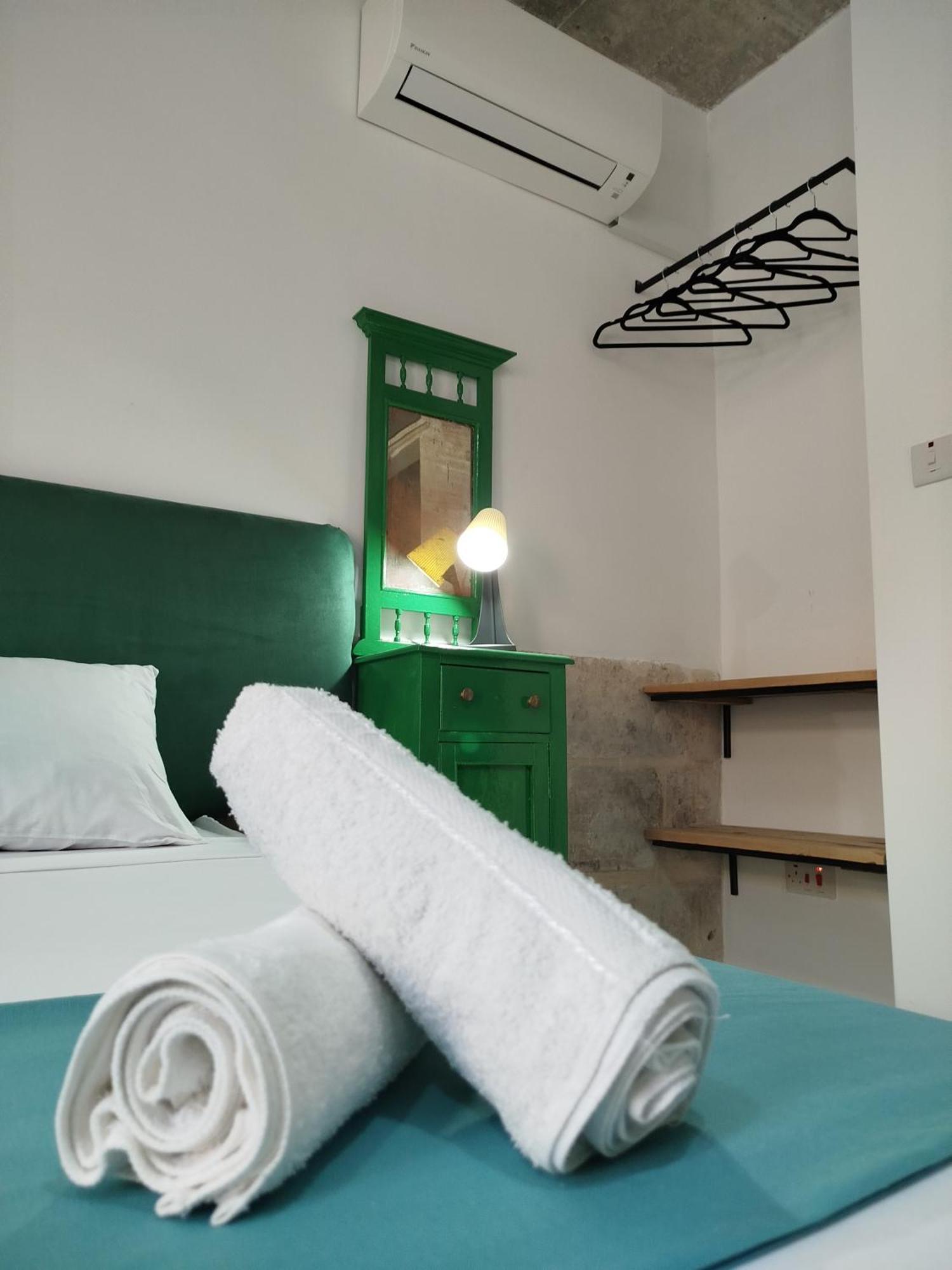 Limestone Sun Suites Sliema Room photo