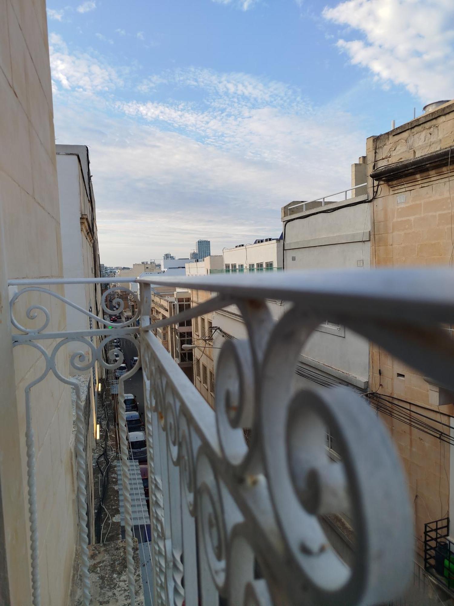 Limestone Sun Suites Sliema Room photo